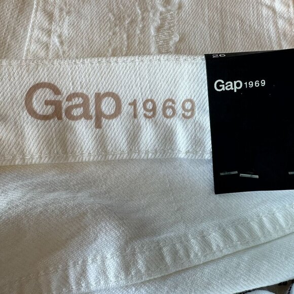 NWD GAP Slim Shorts Mid Rise Stretch White Distressed Denim Jean Shorts 26 - Picture 5 of 11